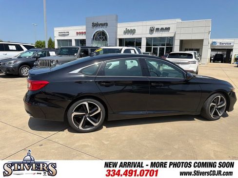 Used 2018 Honda Accord Sport image 12