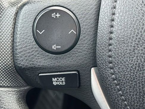 Used 2017 Toyota Corolla LE image 19