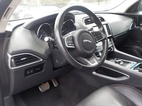 Used 2019 Jaguar F-PACE Prestige image 12