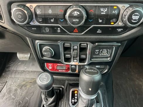 Used 2024 Jeep Gladiator Sport AWD/4WD image 24