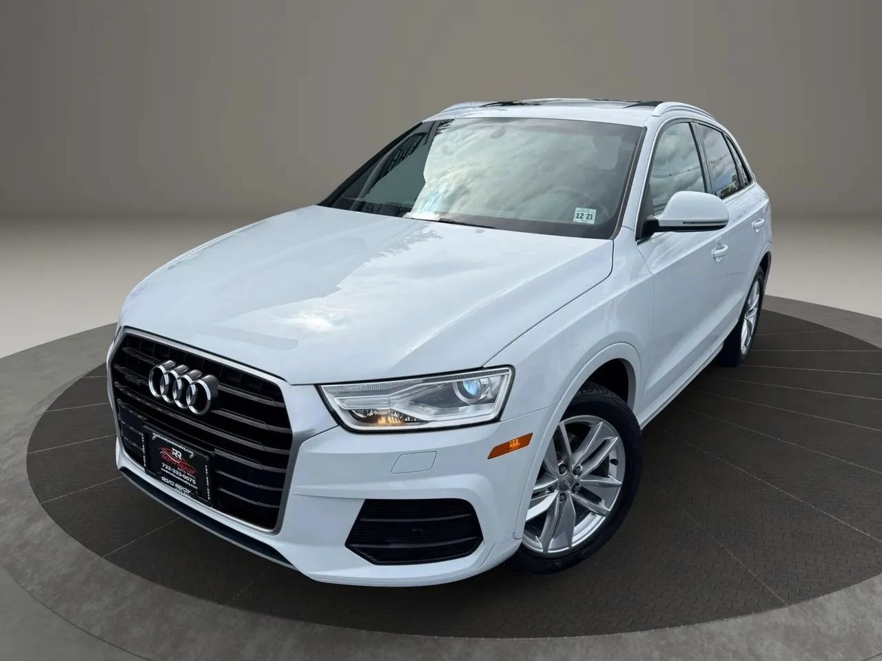 Used 2017 Audi Q3 2.0T Premium Plus w/ Premium Plus Package AWD/4WD image 2