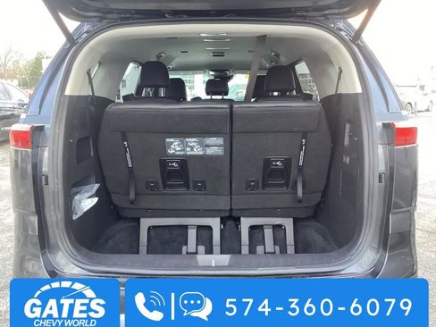 Used 2024 Kia Carnival EX image 10