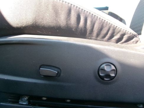 Used 2015 Dodge Challenger SXT image 11