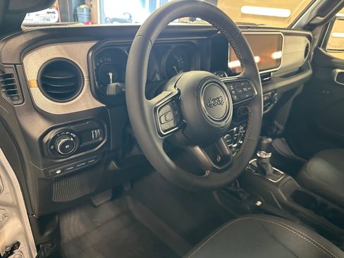 Used 2024 Jeep Wrangler Unlimited AWD/4WD image 14