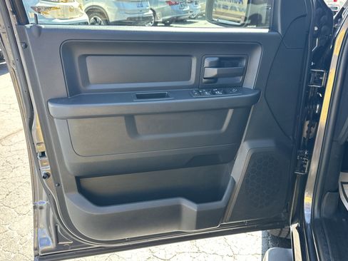 Used 2017 RAM 1500 Express RWD image 11