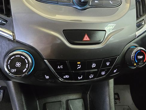 Used 2018 Chevrolet Cruze LT image 23