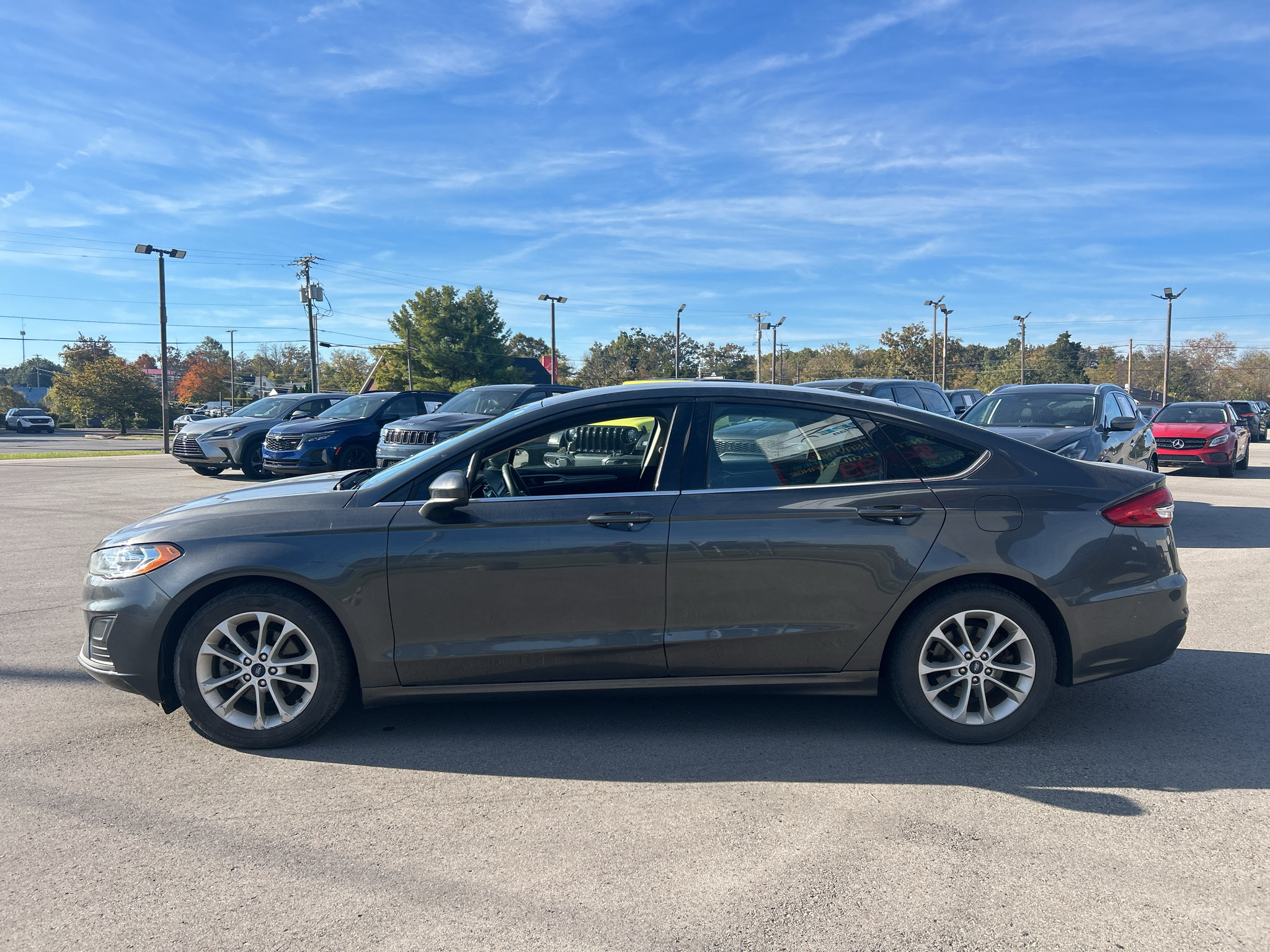 Used 2020 Ford Fusion SE FWD image 3