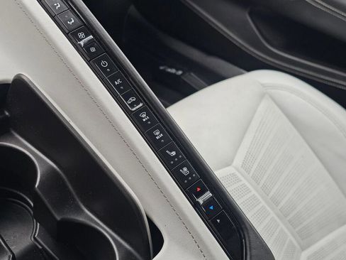 Used 2021 Chevrolet Corvette Stingray w/ Z51 Performance Package image 35