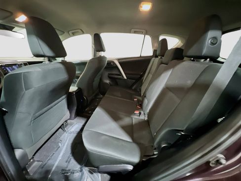 Used 2018 Toyota RAV4 LE FWD image 16