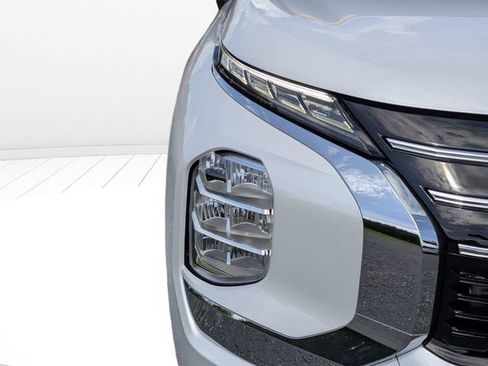 New 2026 Mitsubishi Outlander ES FWD image 9