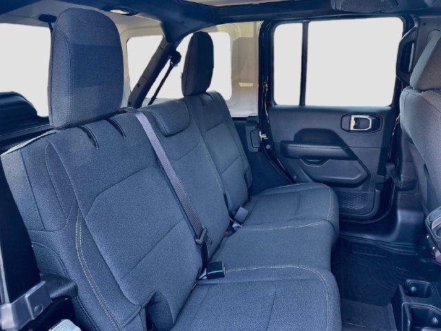 Used 2024 Jeep Wrangler Unlimited Sahara AWD/4WD image 27