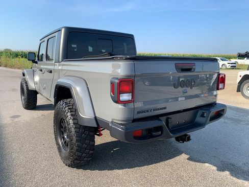 Used 2023 Jeep Gladiator Sport AWD/4WD image 5