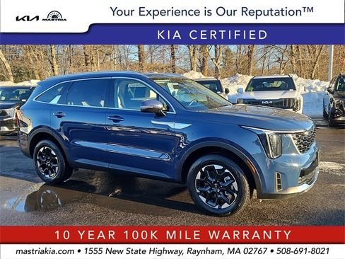 Certified 2025 Kia Sorento S image 1