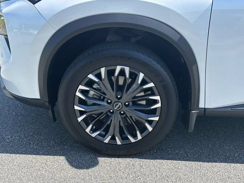 Certified 2025 Nissan Rogue SL w/ Tech Package AWD/4WD image 13