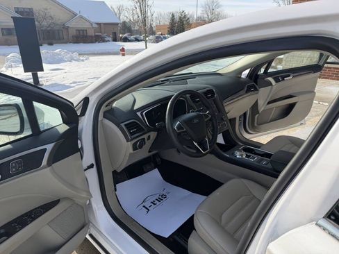 Used 2020 Ford Fusion SEL image 14