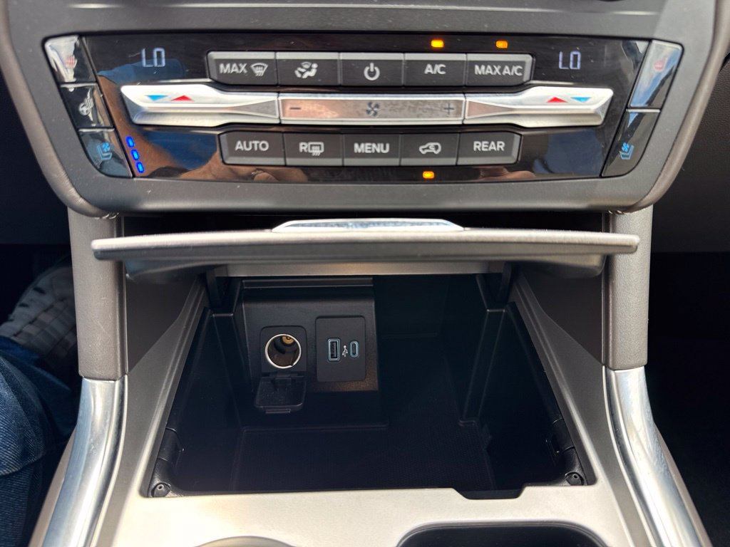 Used 2020 Ford Explorer Platinum w/ Premium Technology Package AWD/4WD image 37