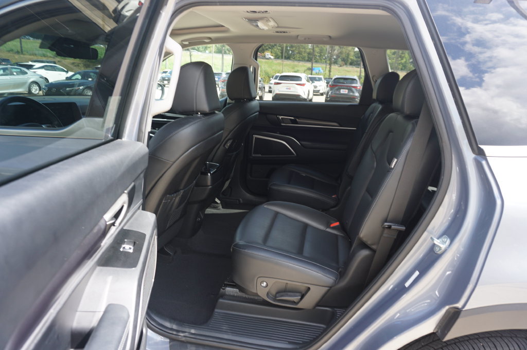 Used 2024 Kia Telluride S w/ S Sunroof Package FWD image 16