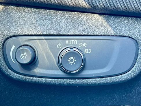 Used 2025 Chevrolet TrailBlazer LT image 27