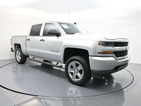 Used 2018 Chevrolet Silverado 1500 Custom w/ Custom Value Package image 3