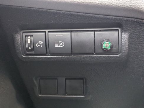 Used 2023 Toyota Corolla Cross L image 31