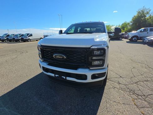 Used 2025 Ford F250 Lariat w/ Black Appearance Package AWD/4WD image 2