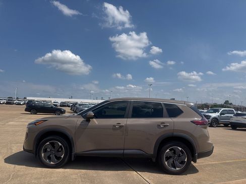 Used 2024 Nissan Rogue SV FWD image 13