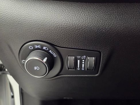Used 2022 Jeep Compass High Altitude AWD/4WD image 19