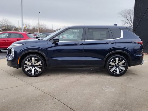 New 2026 Mitsubishi Outlander SE image 18