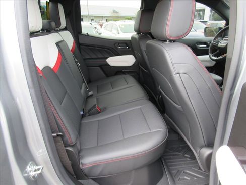 Used 2024 GMC Canyon AT4X w/ AT4X AEV Edition image 33