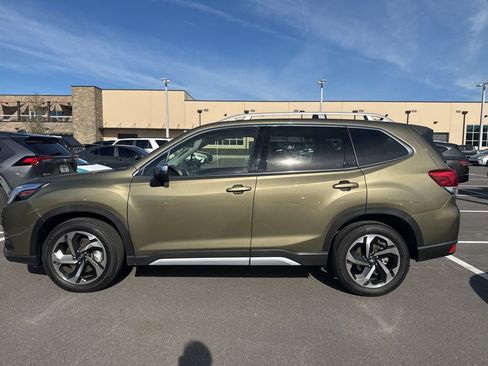 Used 2023 Subaru Forester Touring image 4