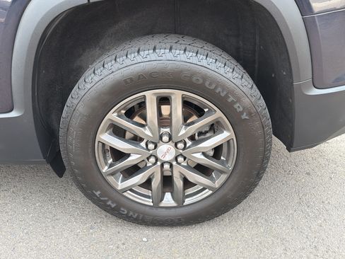 Used 2017 GMC Acadia SLT AWD/4WD image 25