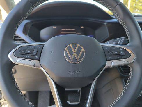 Used 2023 Volkswagen Taos SE image 43