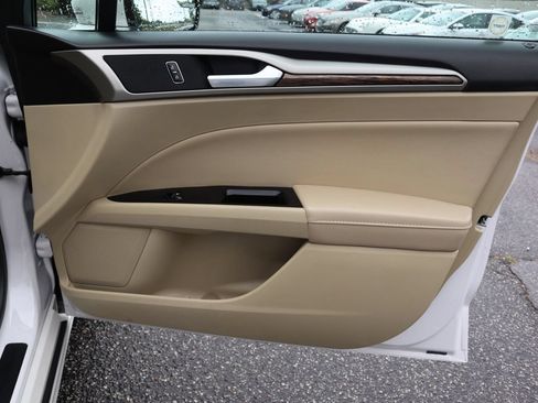 Used 2014 Ford Fusion SE w/ Equipment Group 202A FWD image 14