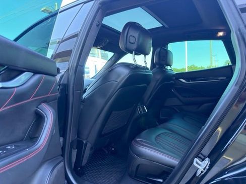 Used 2020 Maserati Levante AWD/4WD image 6