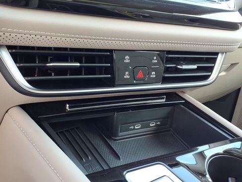 Used 2025 Volkswagen Atlas SE FWD image 14