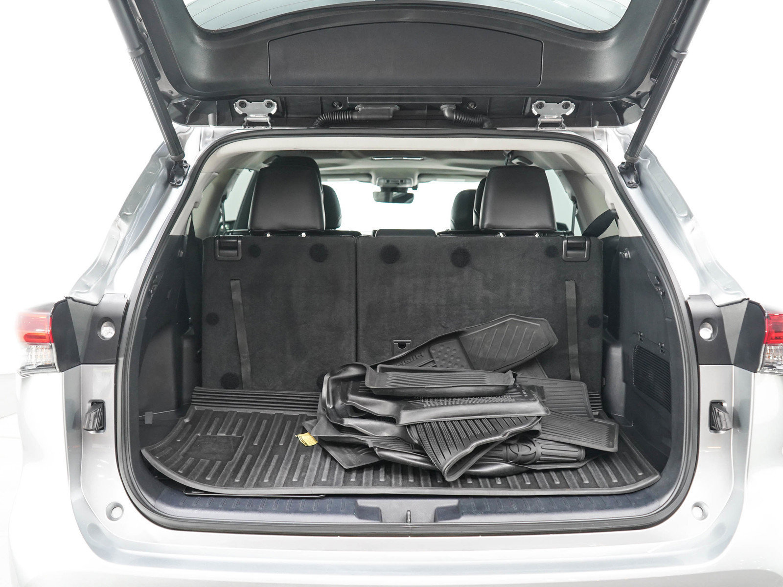 Used 2021 Toyota Highlander XLE AWD/4WD image 17