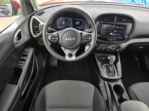 Certified 2023 Kia Soul LX w/ LX Technology Package FWD image 17
