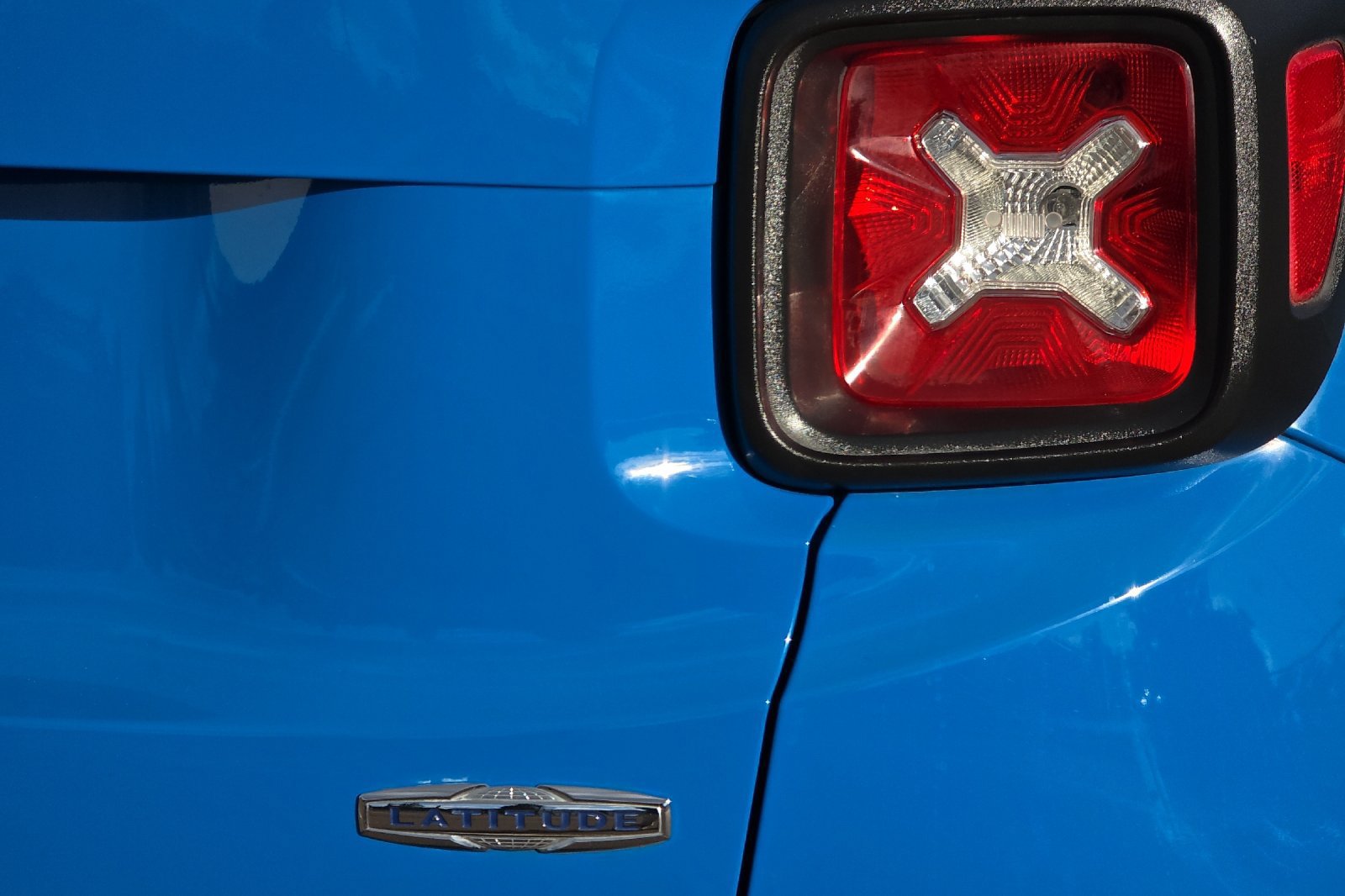 Used 2015 Jeep Renegade Latitude AWD/4WD image 26
