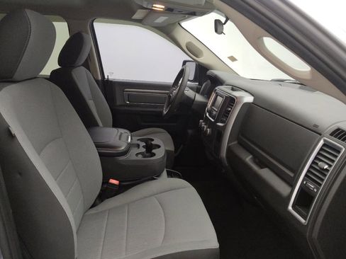 Used 2022 RAM 1500 Classic SLT AWD/4WD image 21