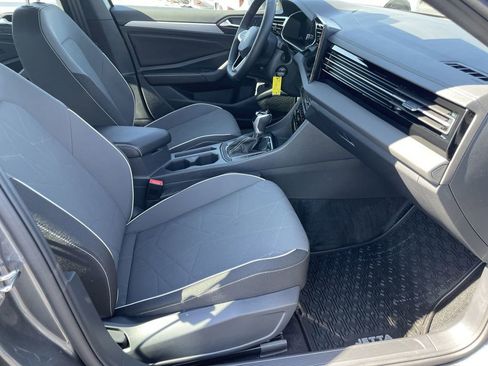 Used 2025 Volkswagen Jetta Sport FWD image 30