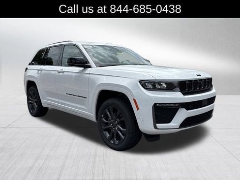 New 2026 Jeep Grand Cherokee Limited AWD/4WD image 3