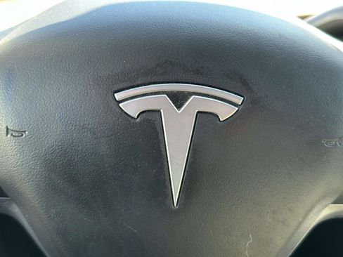 Used 2022 Tesla Model Y Long Range image 21
