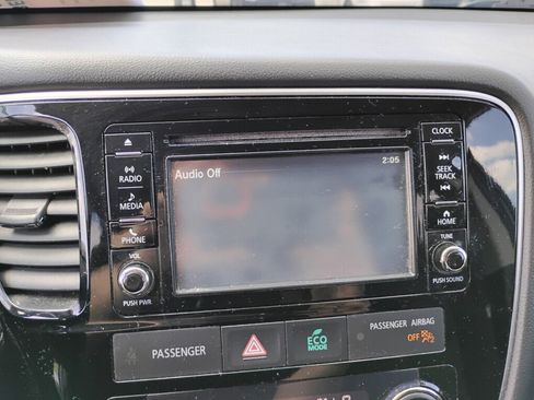Used 2017 Mitsubishi Outlander ES AWD/4WD image 18