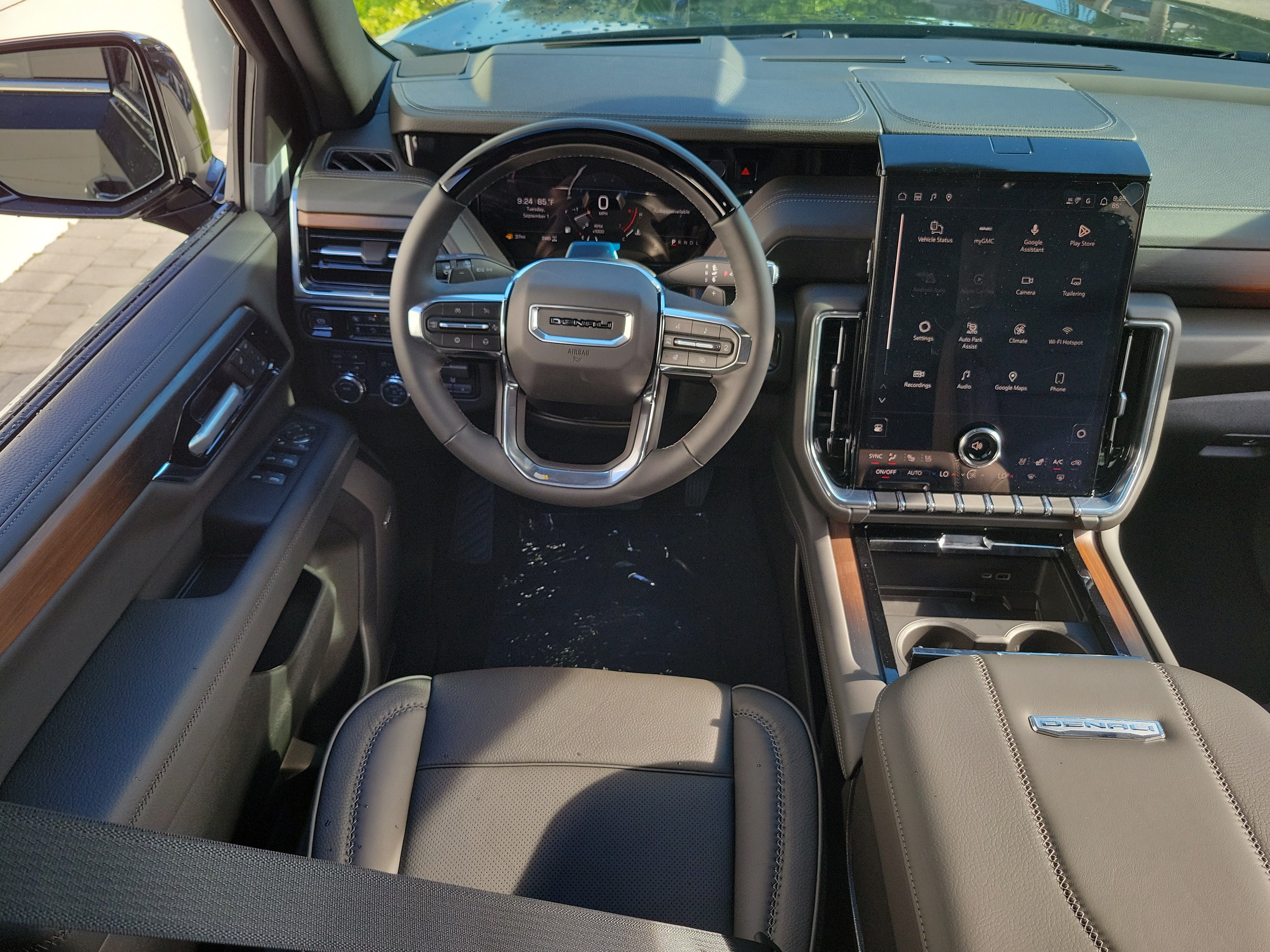 New 2026 GMC Yukon Denali w/ Denali Reserve Package AWD/4WD image 16