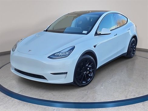 Used 2021 Tesla Model Y Long Range image 1