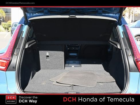 Used 2023 Volvo XC40 B4 Ultimate image 22