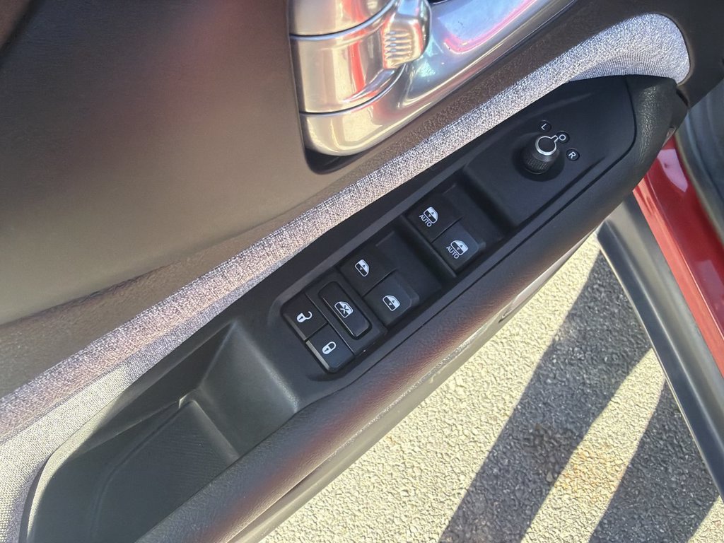 Used 2023 Jeep Compass Latitude w/ Convenience Group AWD/4WD image 21