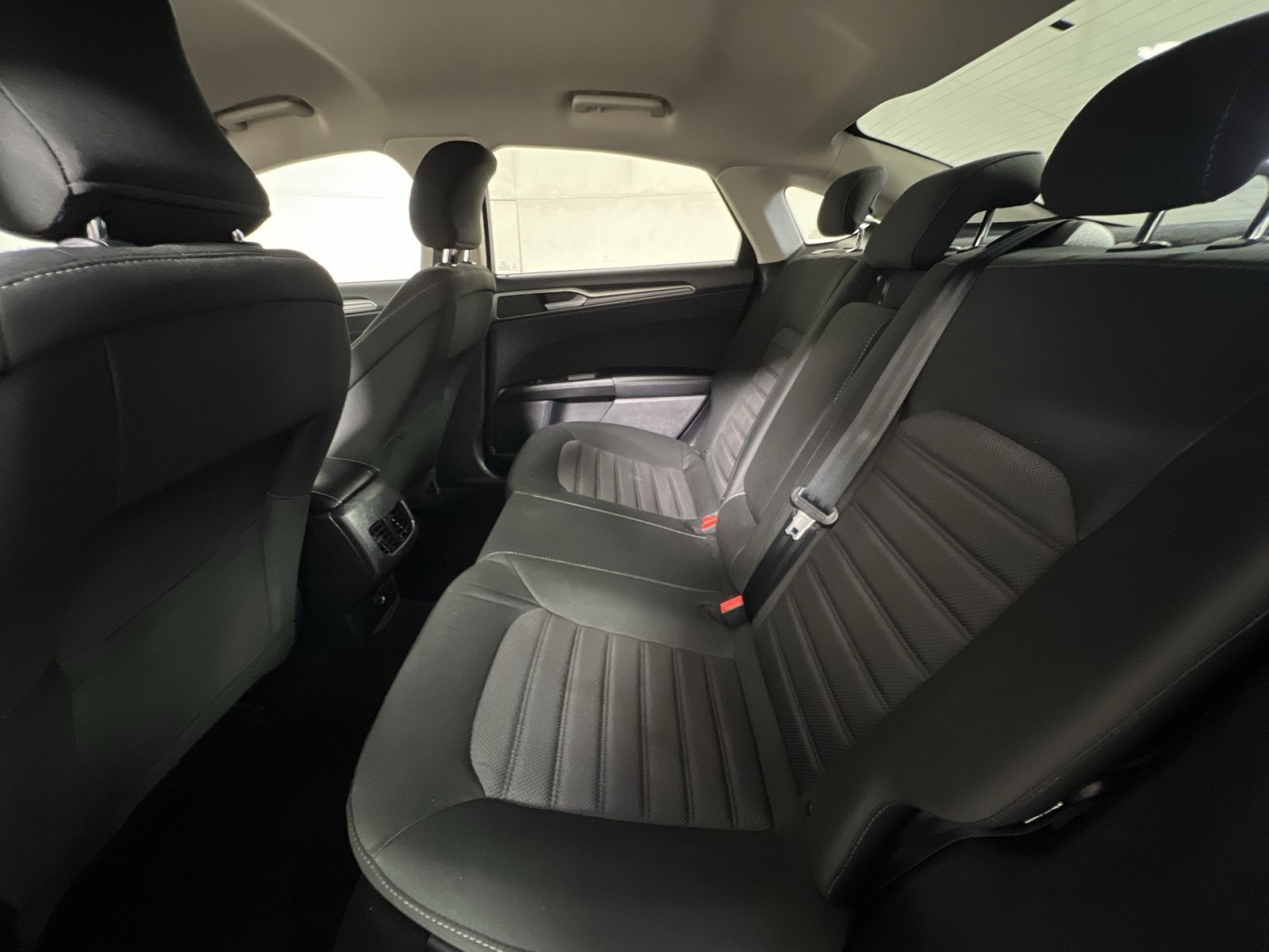 Used 2019 Ford Fusion SE FWD image 21