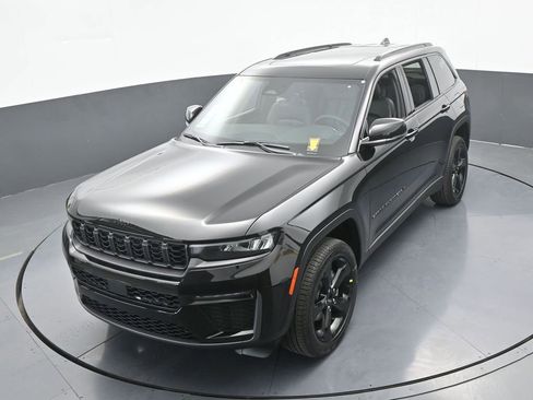 New 2026 Jeep Grand Cherokee Limited w/ Limited Altitude Package RWD image 41