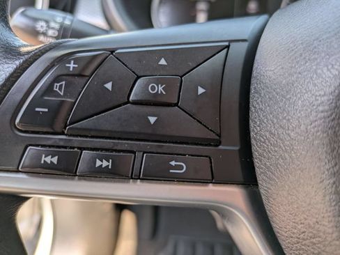 Used 2018 Nissan Kicks SV FWD image 11